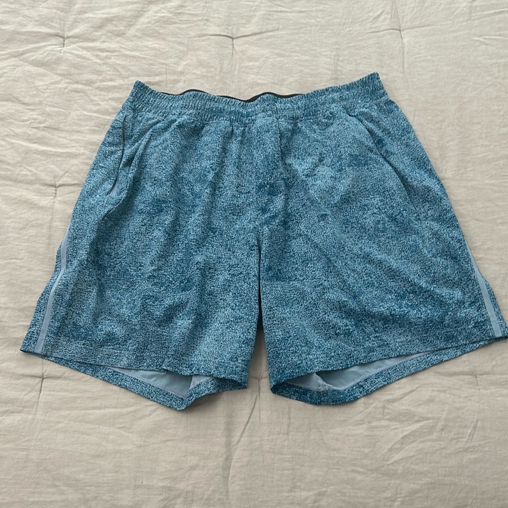 Men’s Lululemon Pace Breaker 7” Linerless Shorts. Blue chambray multi